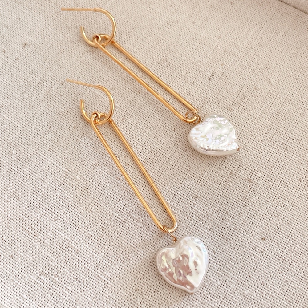 Geometry irregular heart pearl earrings